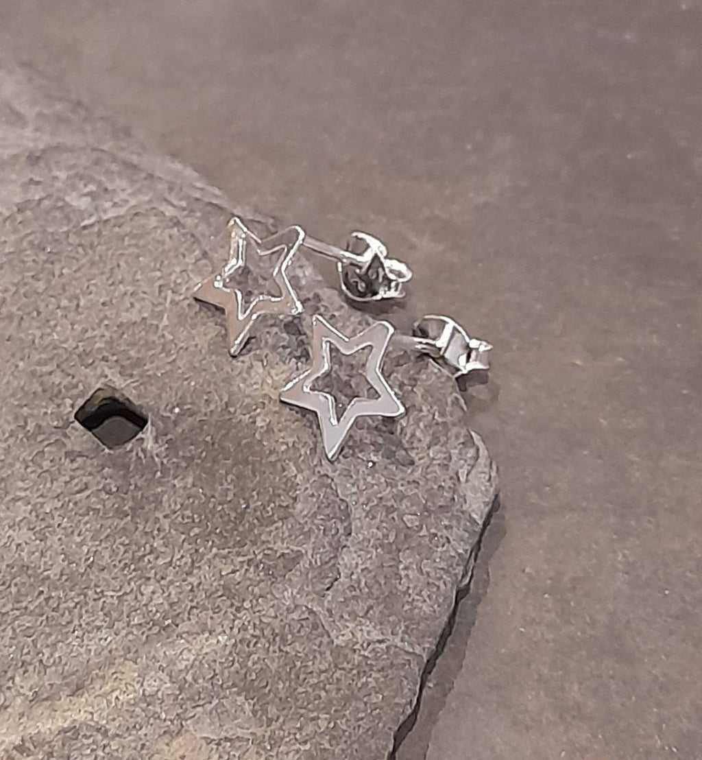 9MM OUTLINE STAR STUD EARRINGS