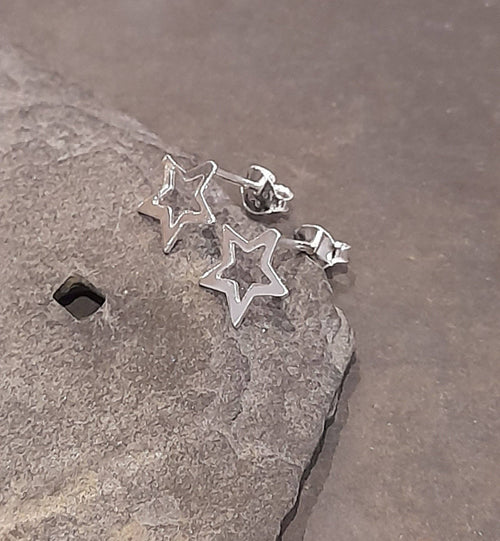9MM OUTLINE STAR STUD EARRINGS