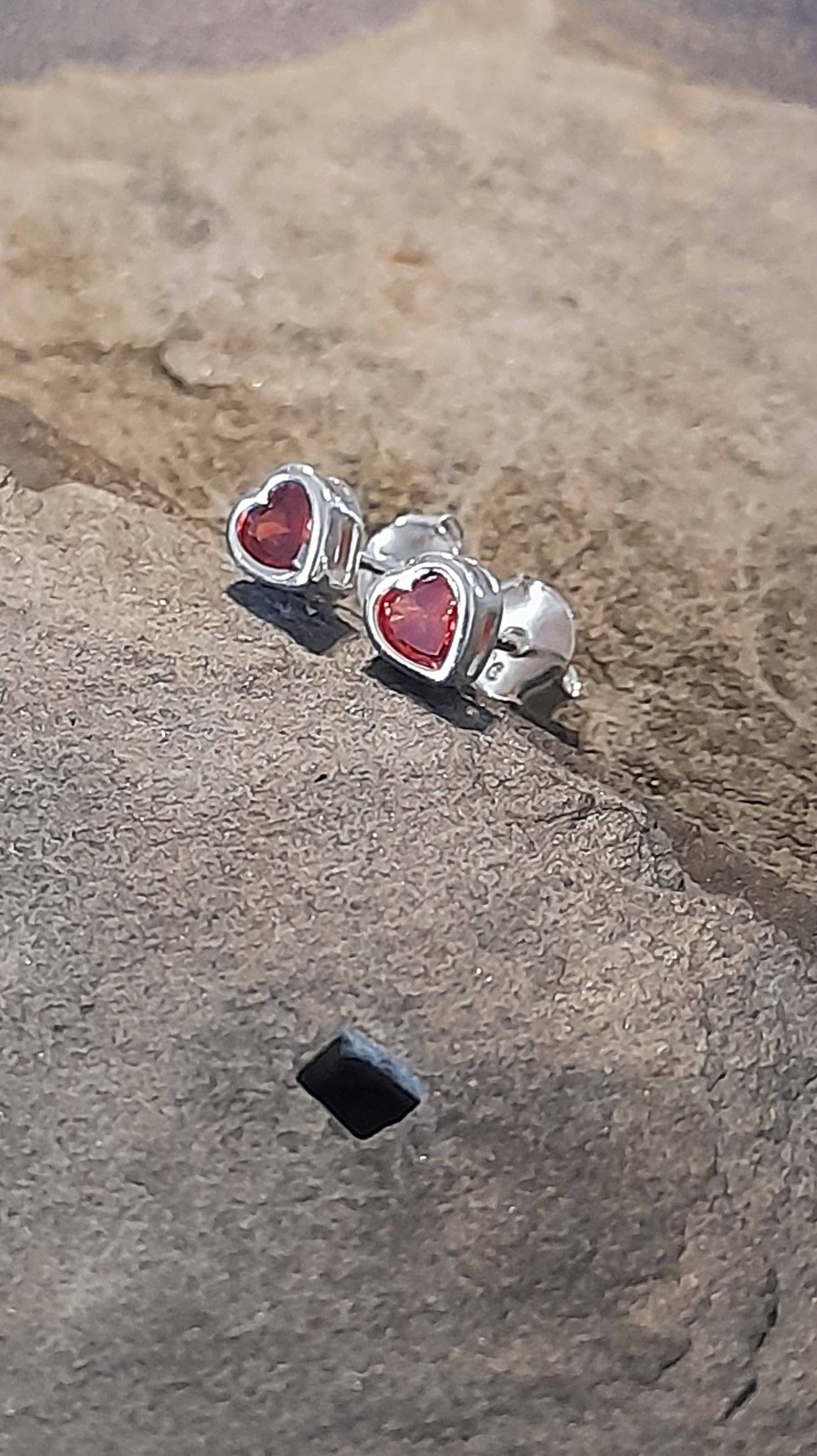 RED 4MM HEART CZ STUD EARRINGS