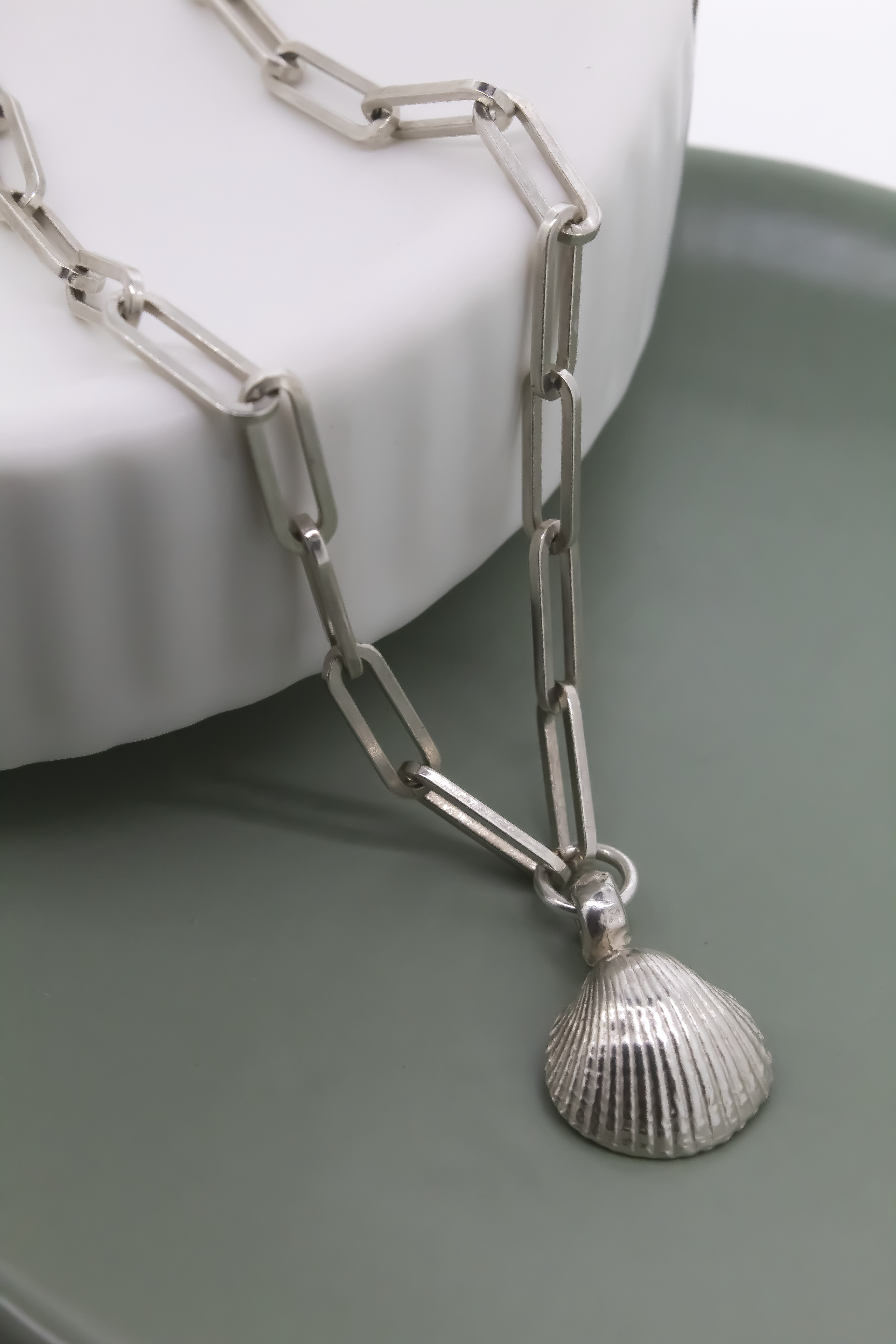 Shell Trace Chain Necklace