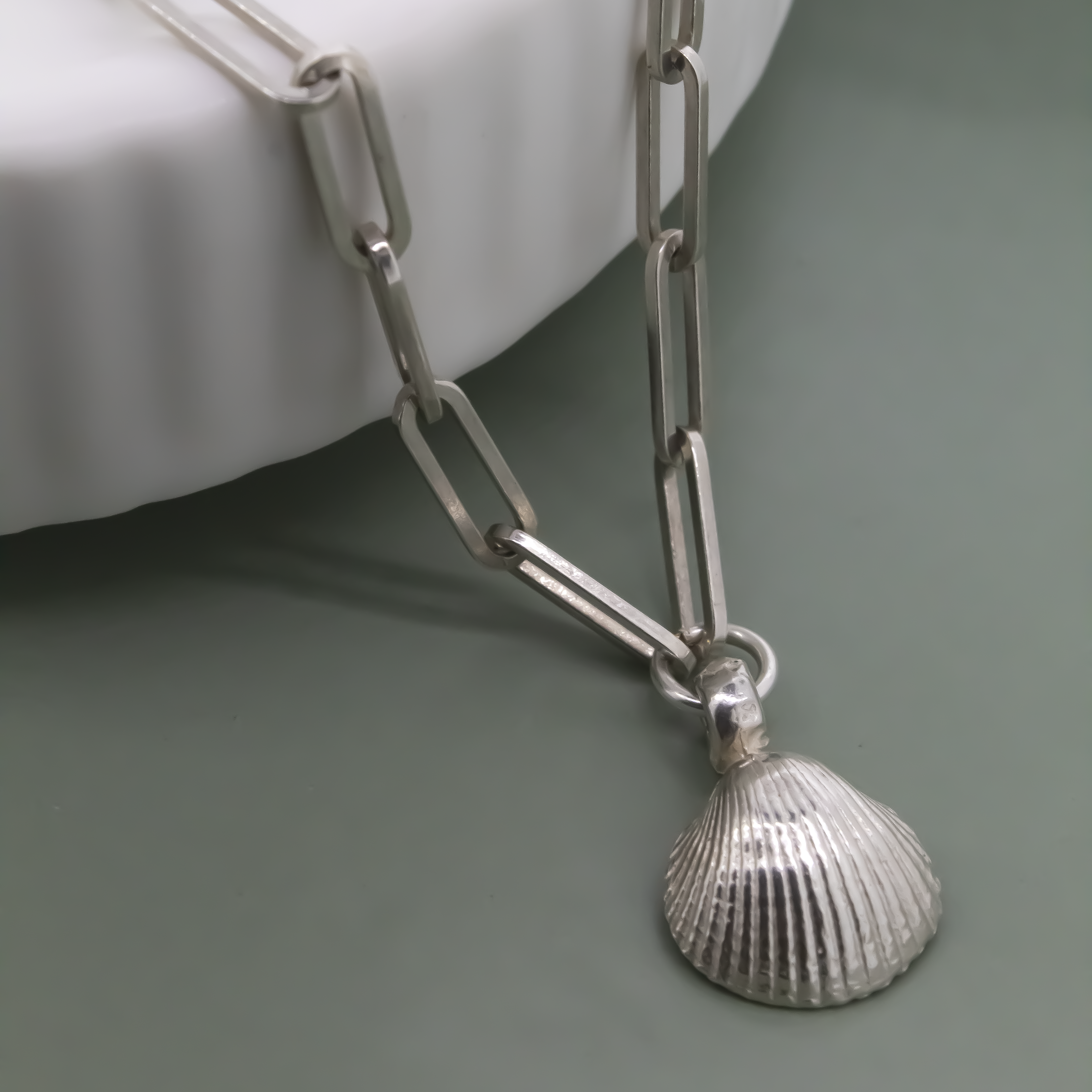Shell Trace Chain Necklace
