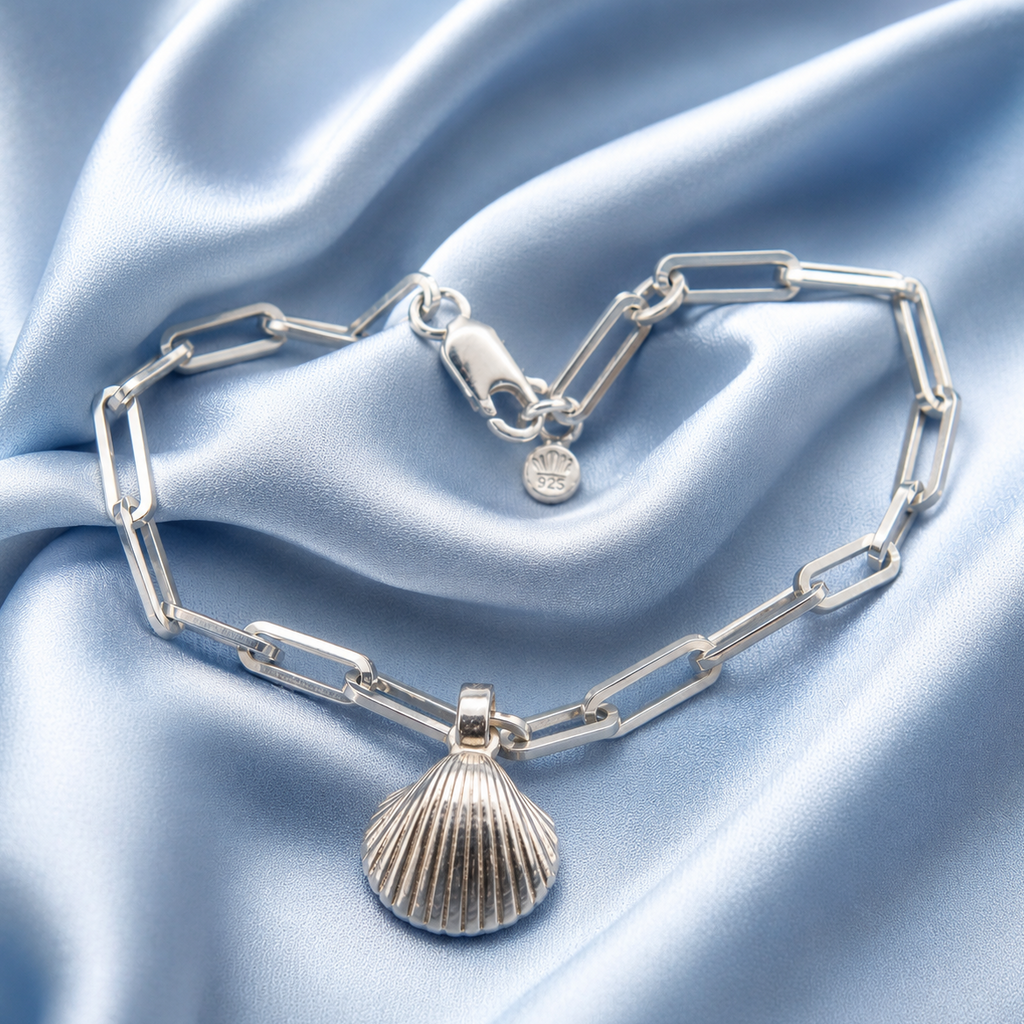Shell trace bracelet